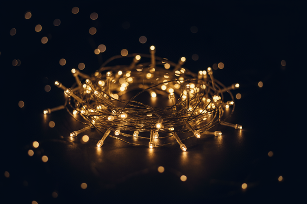 maak die afbeelding met de kerstverlichting nog een keer maar dan met een iets donkere achtergrond en kleinere verlichting